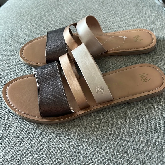 Brand new Malvados Slides - Picture 3 of 3